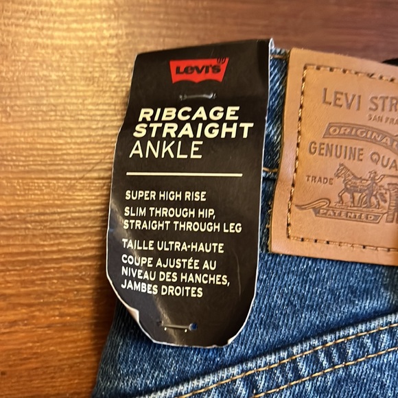 BRAND NEW Levi’s ribcage high rise ankle jeans - Picture 2 of 4